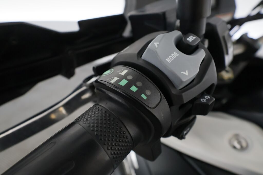 Suzuki DL 2016 Valkoinen