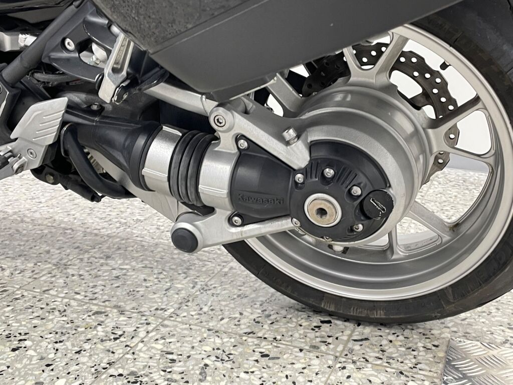 Kawasaki GTR 2009 Musta