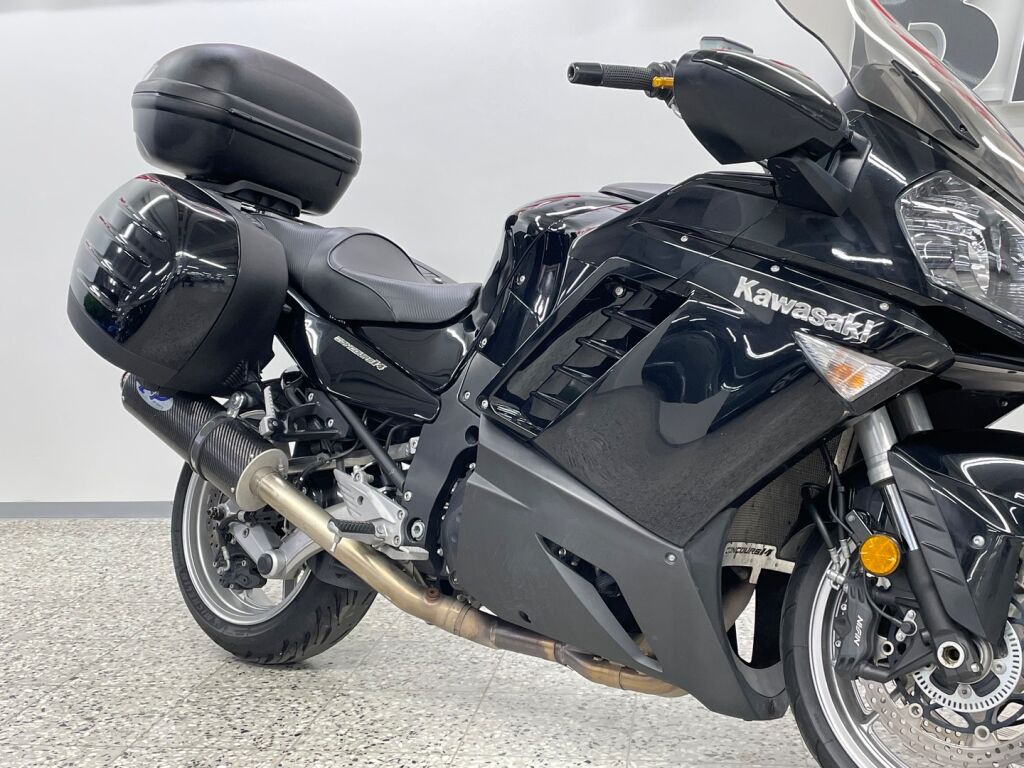 Kawasaki GTR 2009 Musta