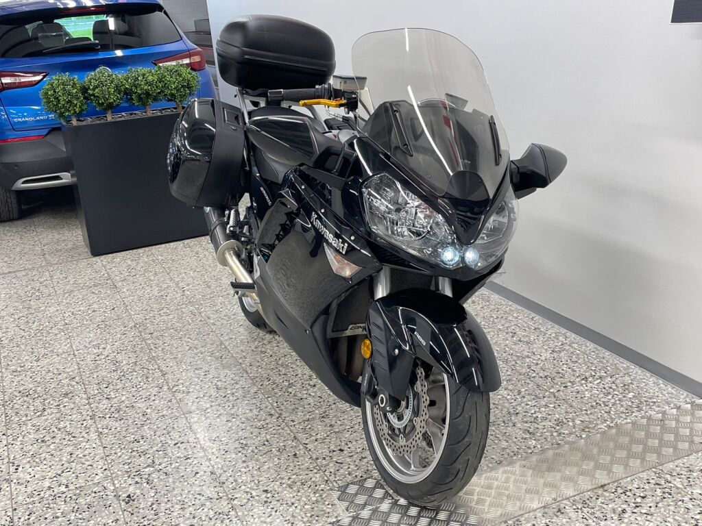 Kawasaki GTR 2009 Musta