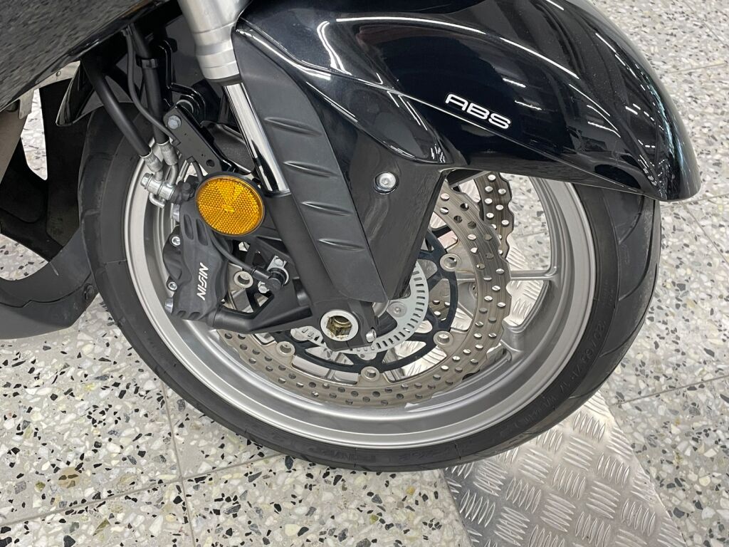 Kawasaki GTR 2009 Musta