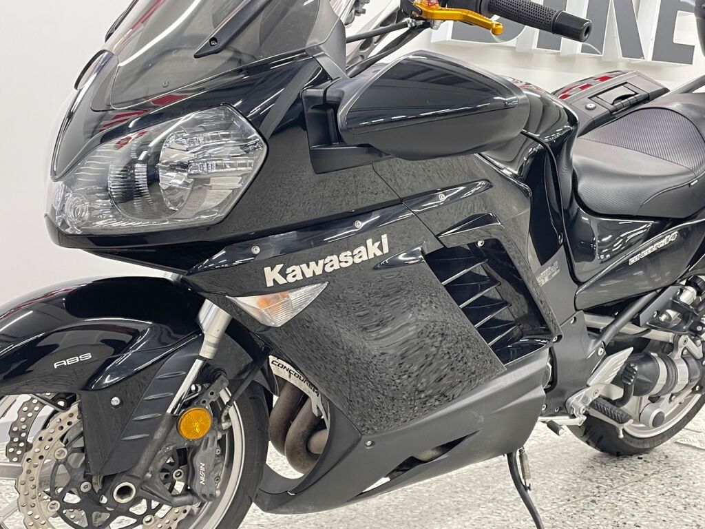 Kawasaki GTR 2009 Musta