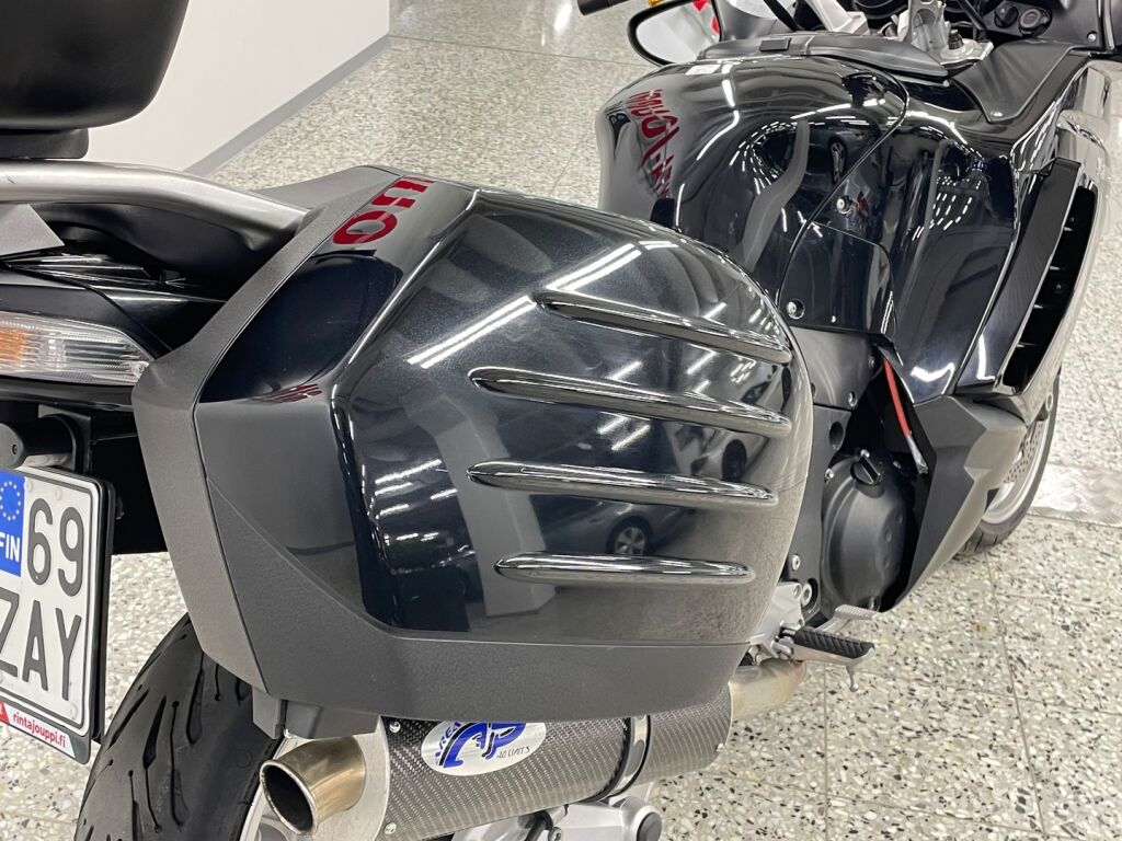 Kawasaki GTR 2009 Musta