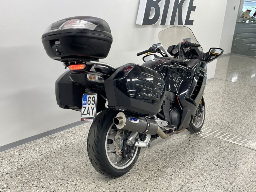 Kawasaki GTR 2009 Musta