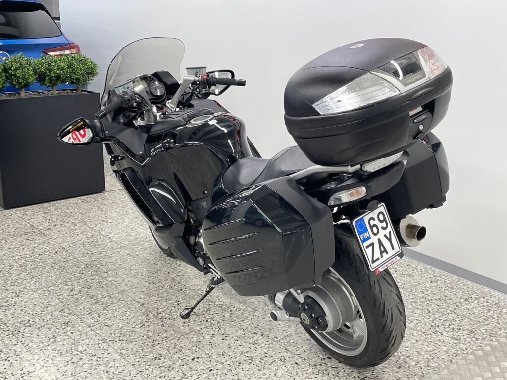 Kawasaki GTR 2009 Musta