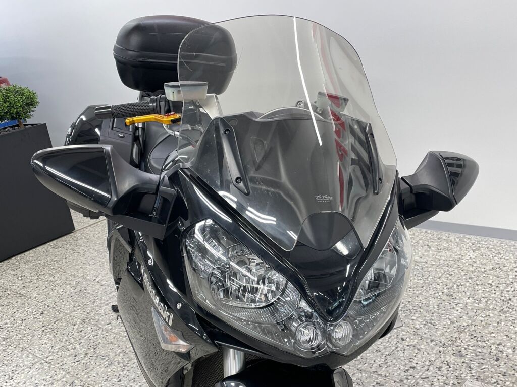 Kawasaki GTR 2009 Musta