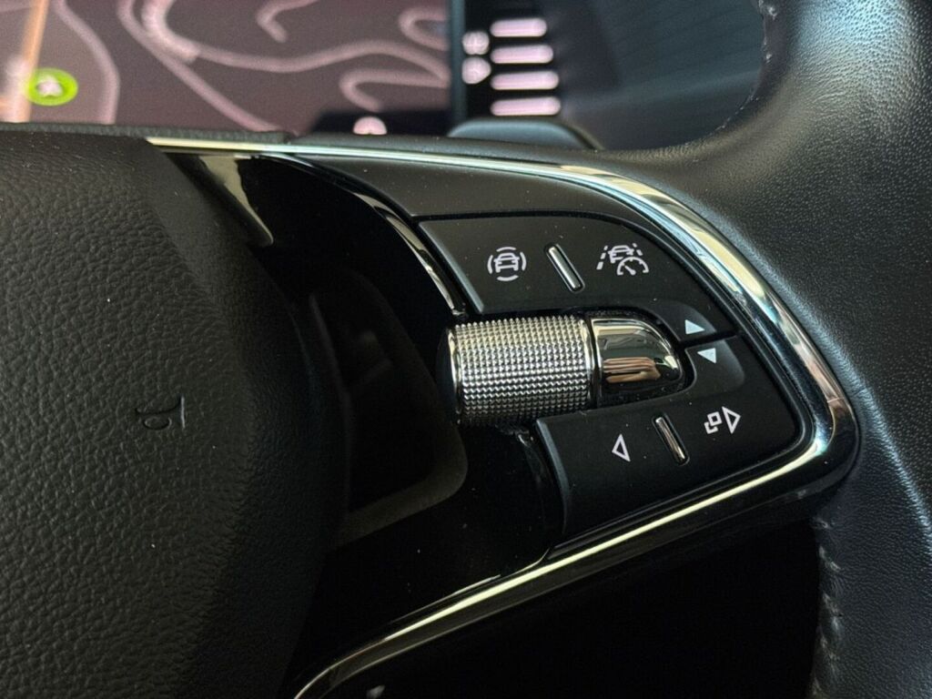 Skoda SUPERB 2022 Musta