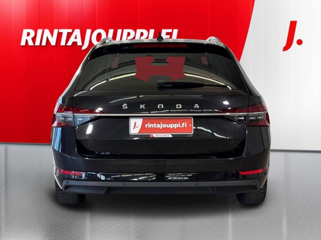 Skoda SUPERB 2022 Musta