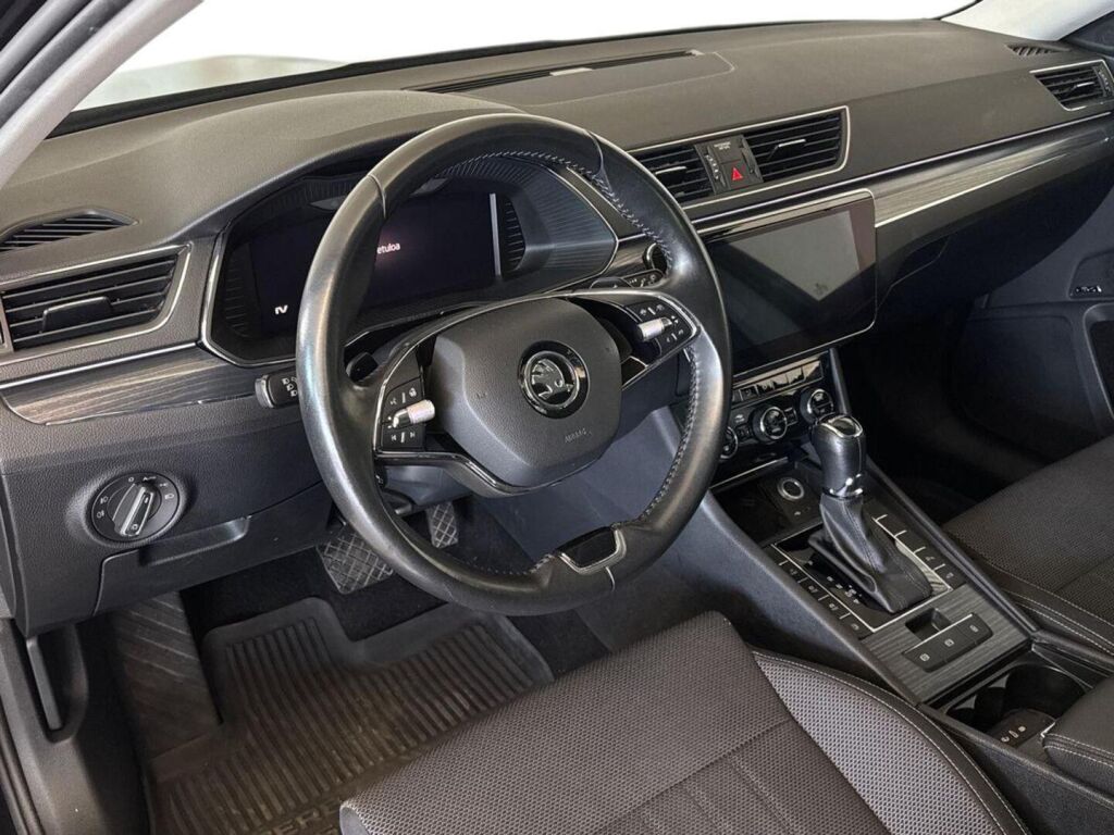 Skoda SUPERB 2022 Musta