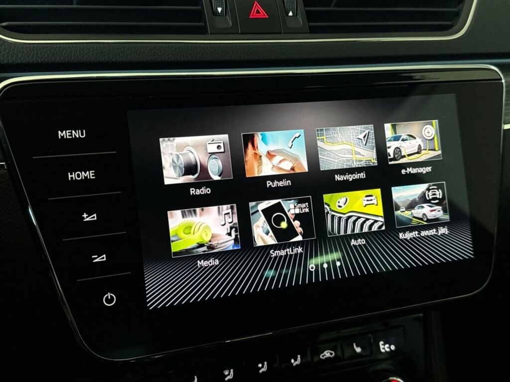 Skoda SUPERB 2022 Musta