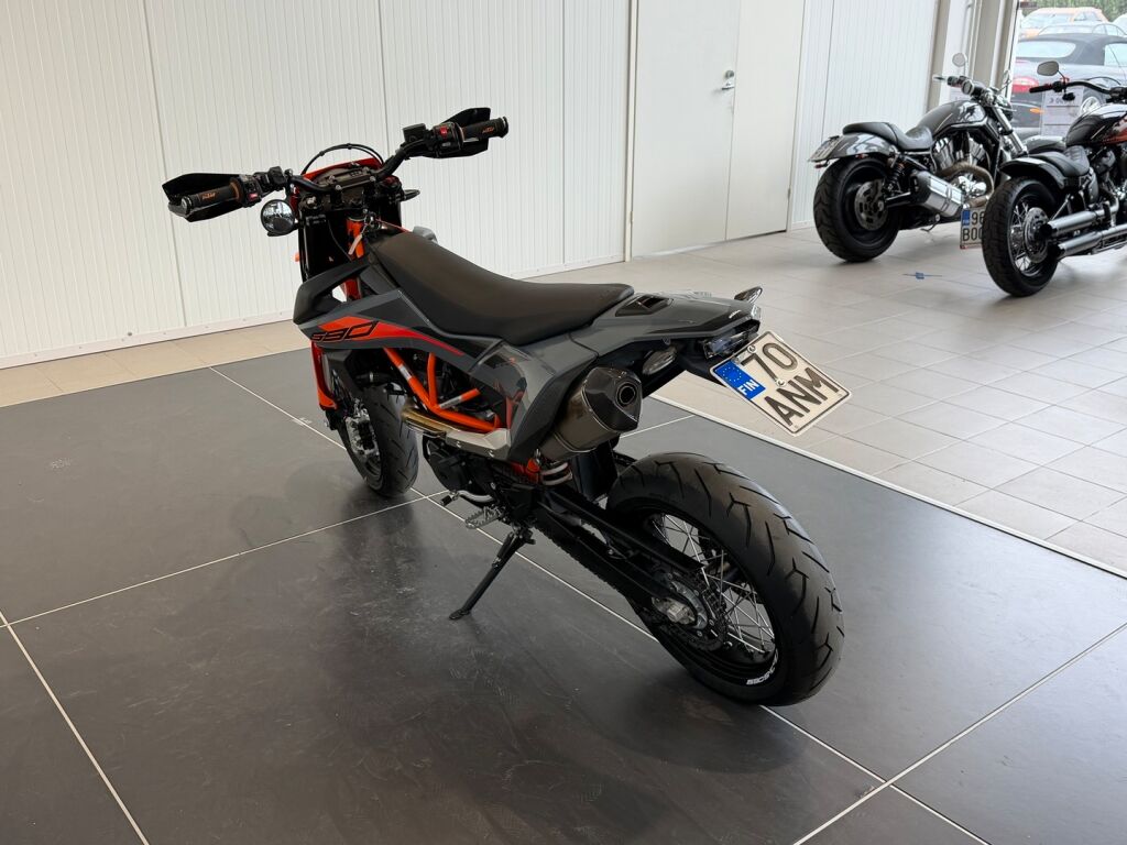 Ktm 690 2022 
