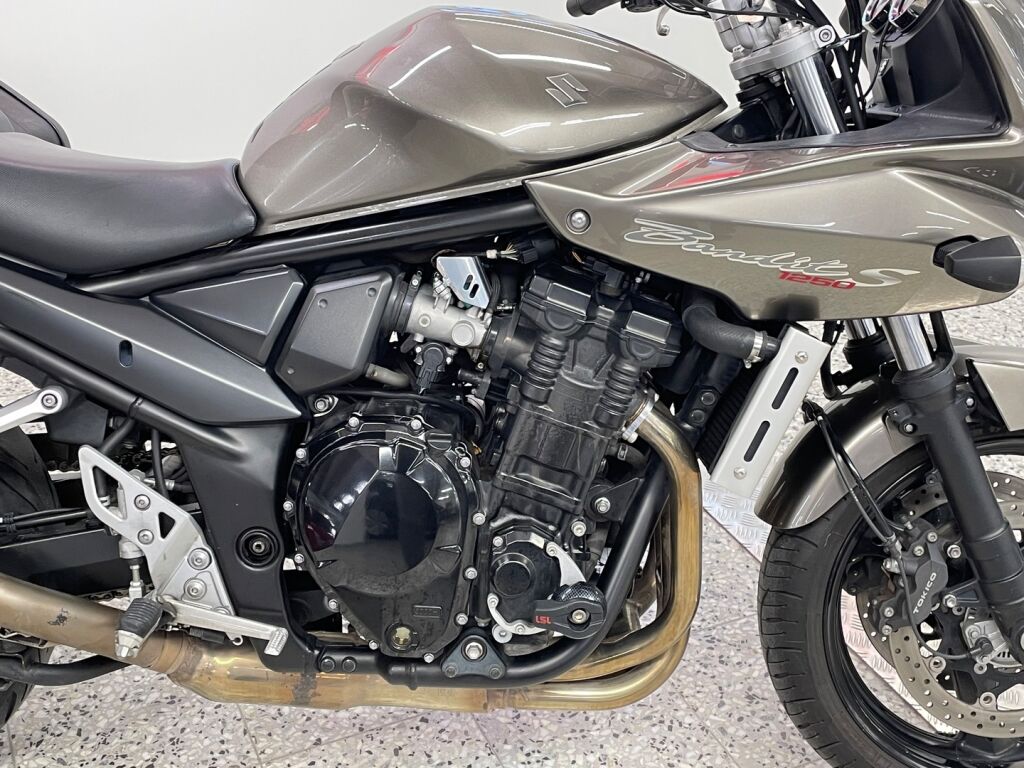 Suzuki GSF 2012 