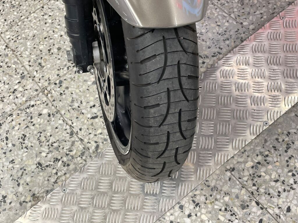 Suzuki GSF 2012 