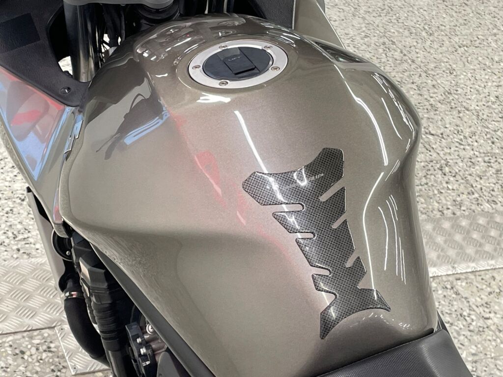 Suzuki GSF 2012 