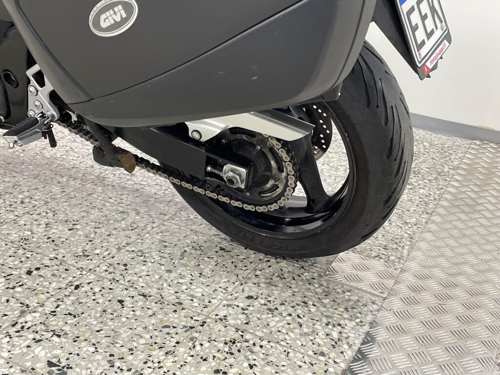 Suzuki GSF 2012 