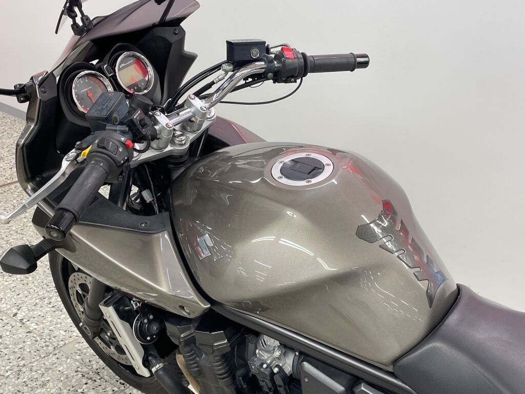 Suzuki GSF 2012 