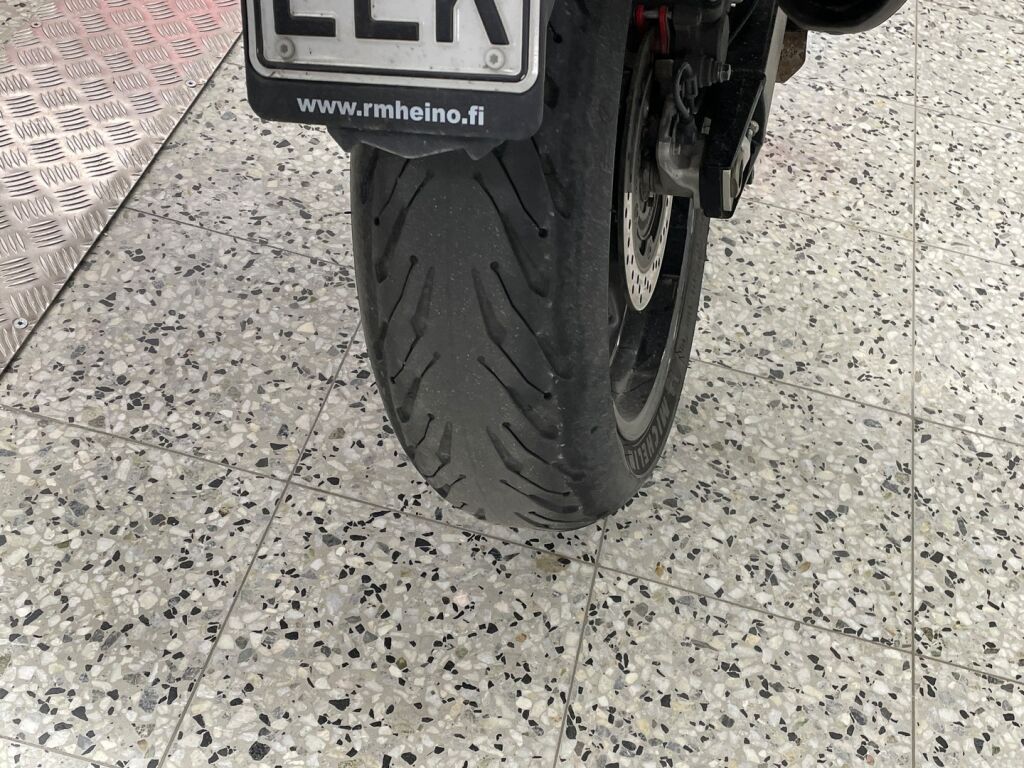 Suzuki GSF 2012 