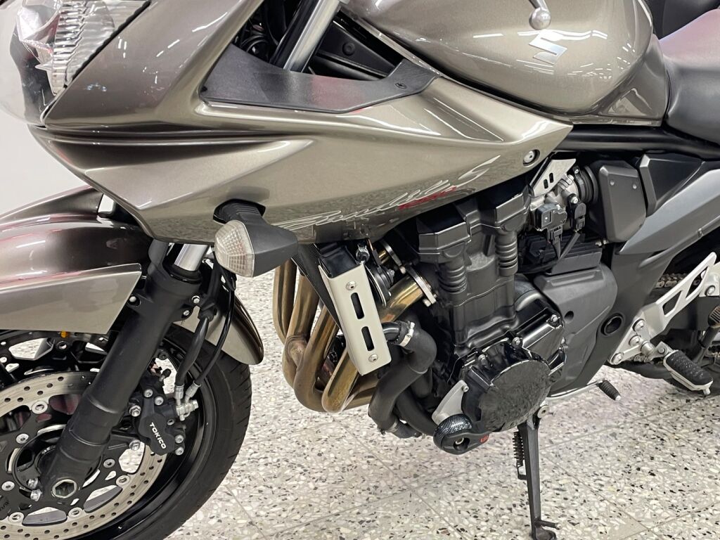 Suzuki GSF 2012 