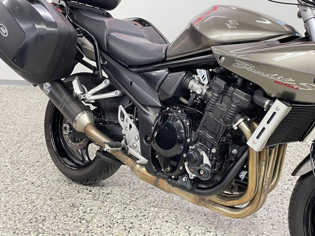 Suzuki GSF 2012 
