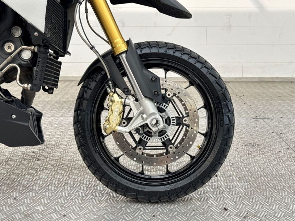 Aprilia Dorsoduro 2013 Valkoinen