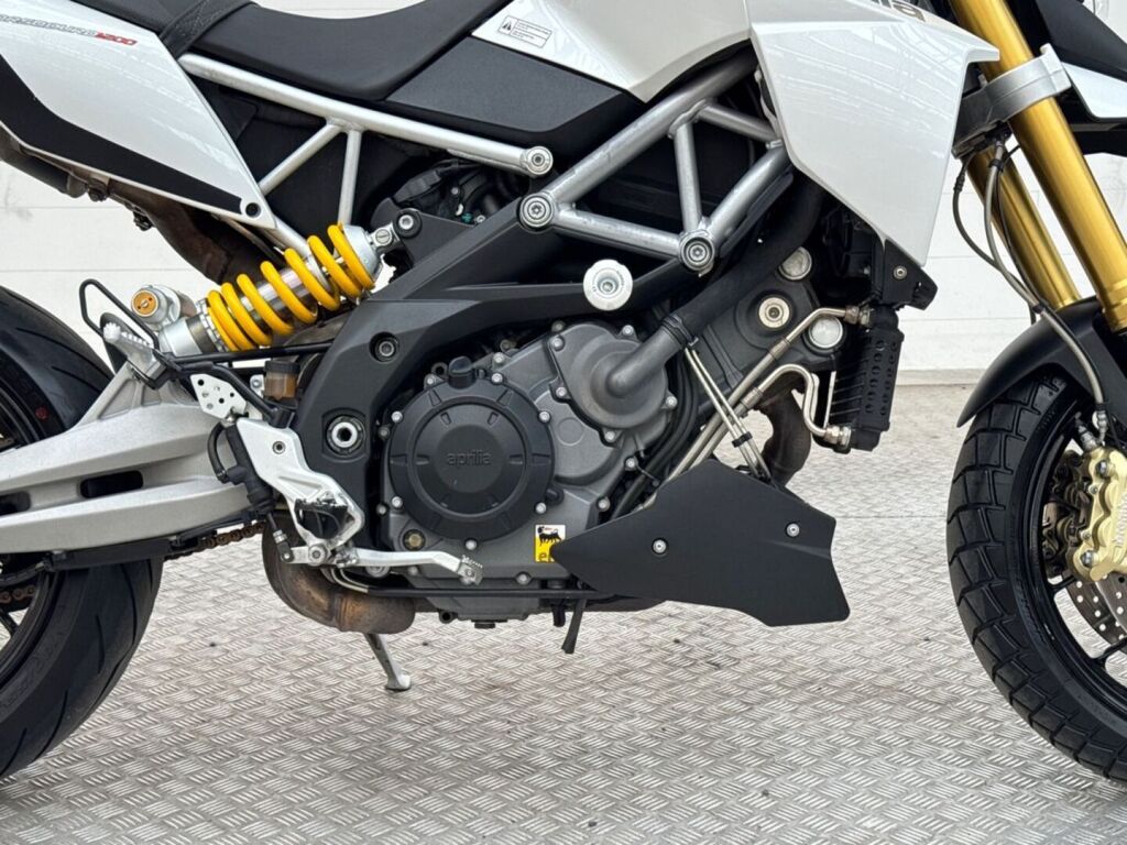 Aprilia Dorsoduro 2013 Valkoinen