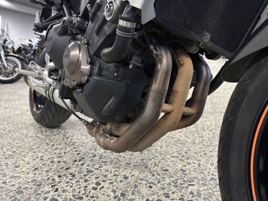 Yamaha MT-09 2015 Harmaa
