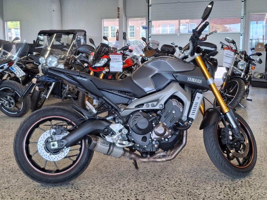 Yamaha MT-09 2015 Harmaa
