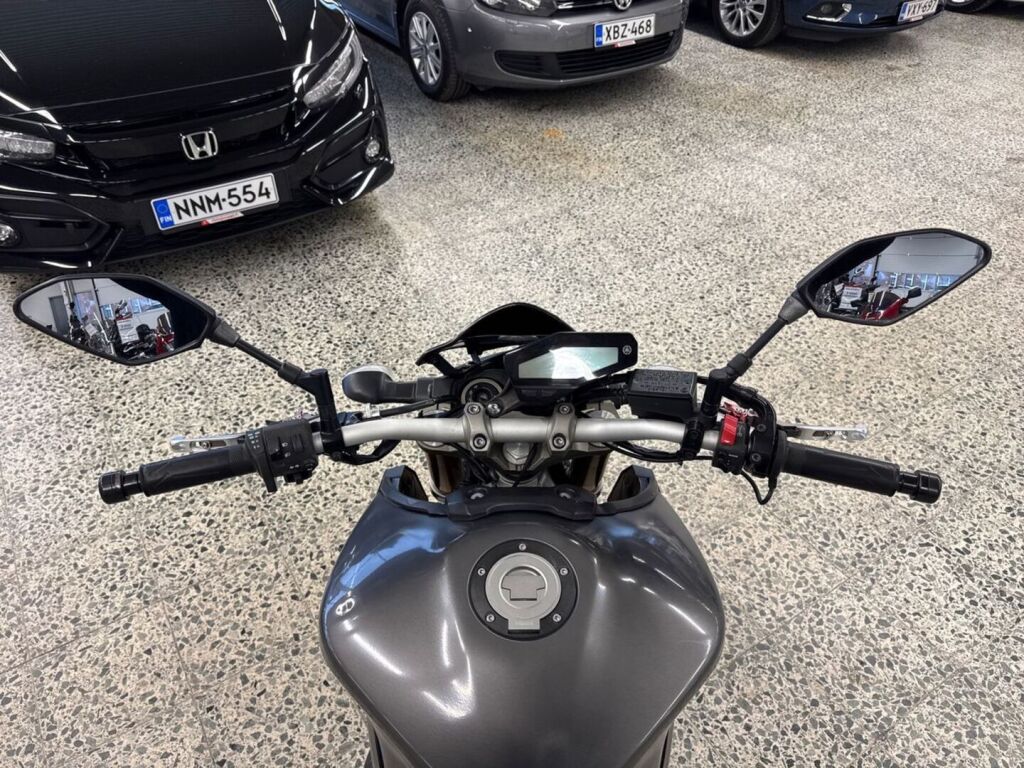 Yamaha MT-09 2015 Harmaa