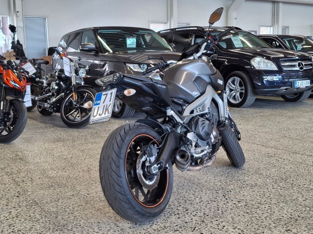 Yamaha MT-09 2015 Harmaa