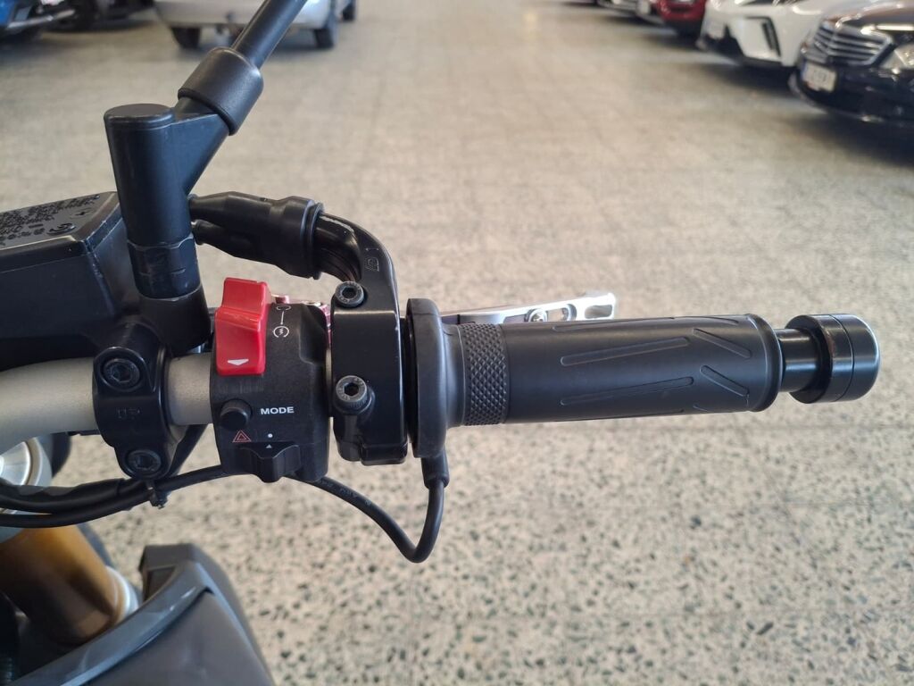 Yamaha MT-09 2015 Harmaa