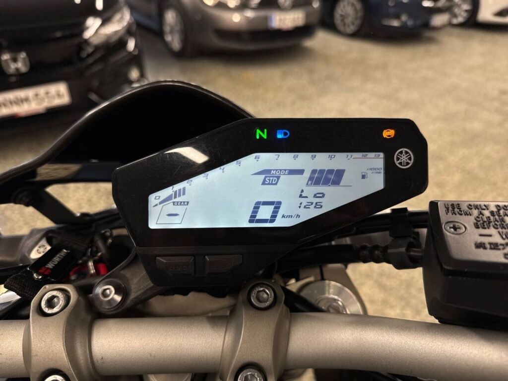Yamaha MT-09 2015 Harmaa