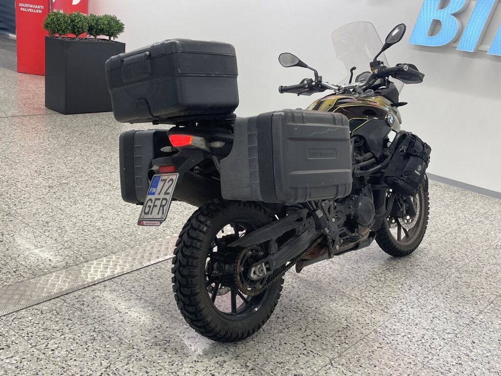 BMW F 2013 