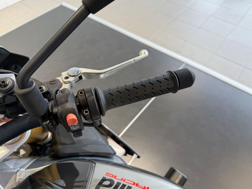 Aprilia TUONO 2016 Harmaa