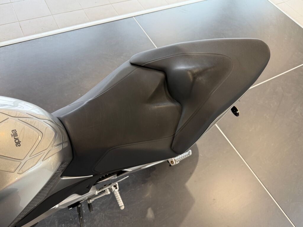 Aprilia TUONO 2016 Harmaa