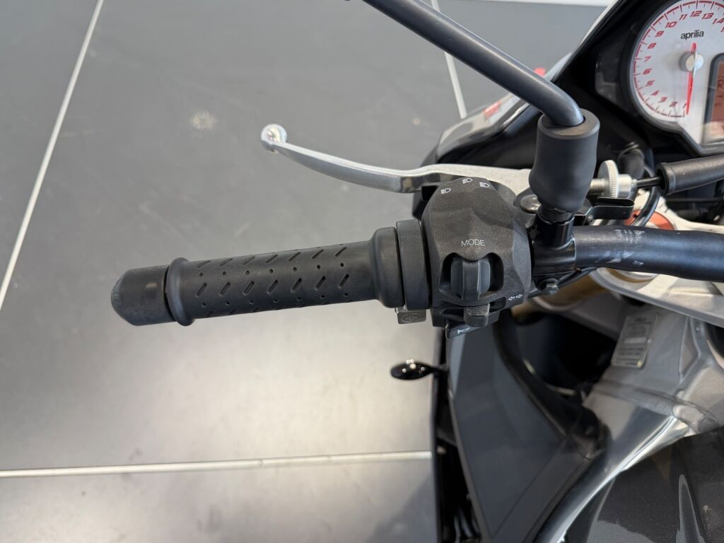 Aprilia TUONO 2016 Harmaa