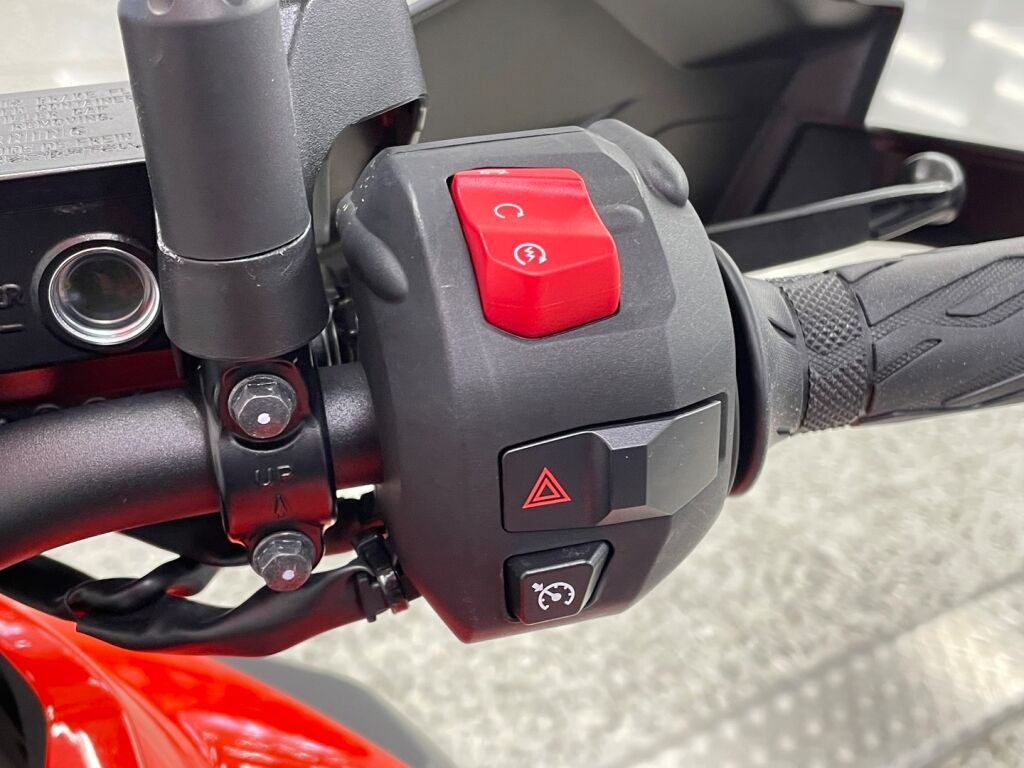 Suzuki DL 2020 