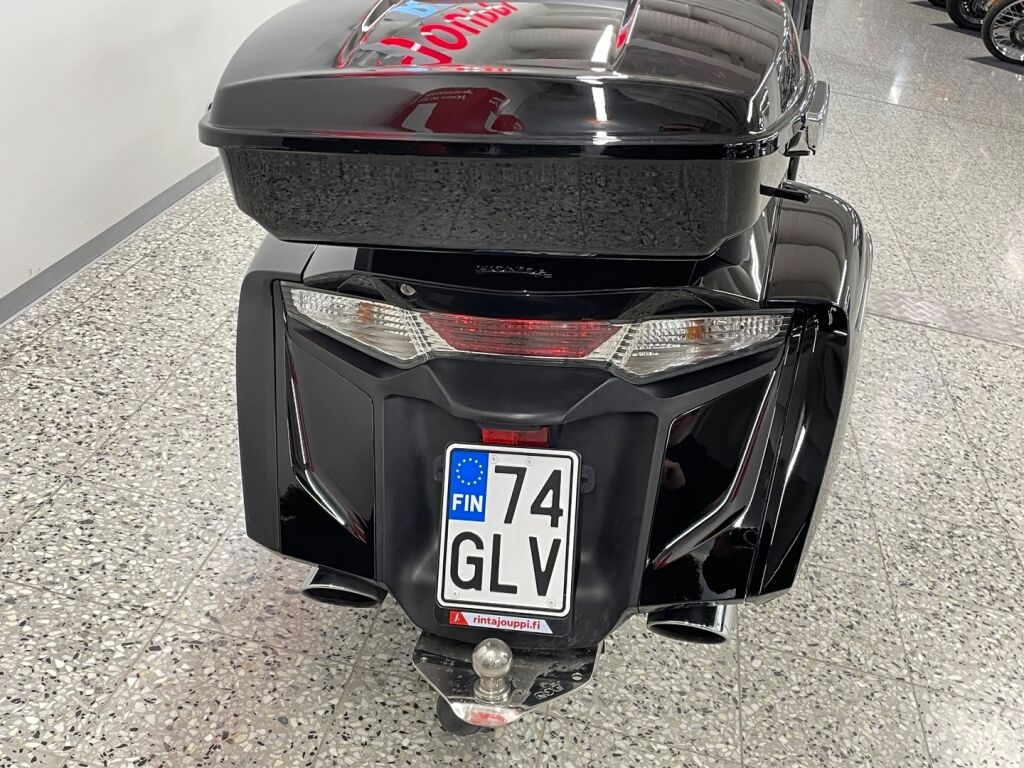 Honda GL 2013 Musta