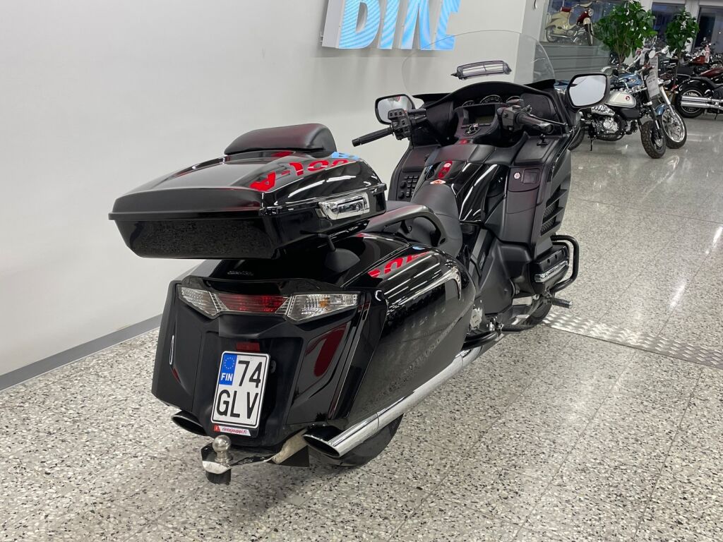 Honda GL 2013 Musta
