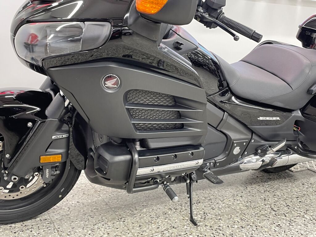 Honda GL 2013 Musta