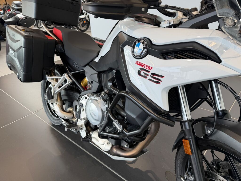 BMW F 2020 Valkoinen