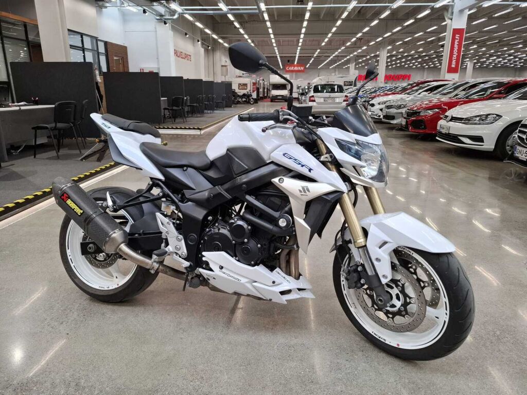 Suzuki GSR 2011 