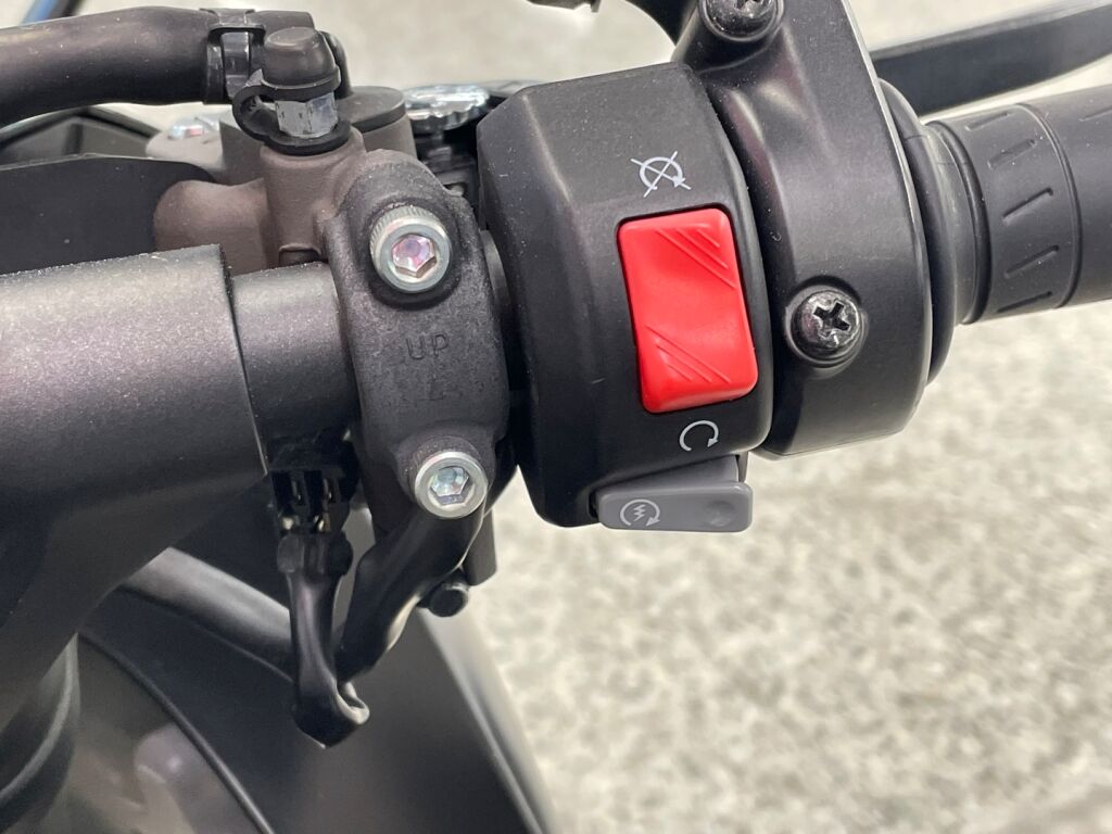 Kawasaki Z 2013 Musta