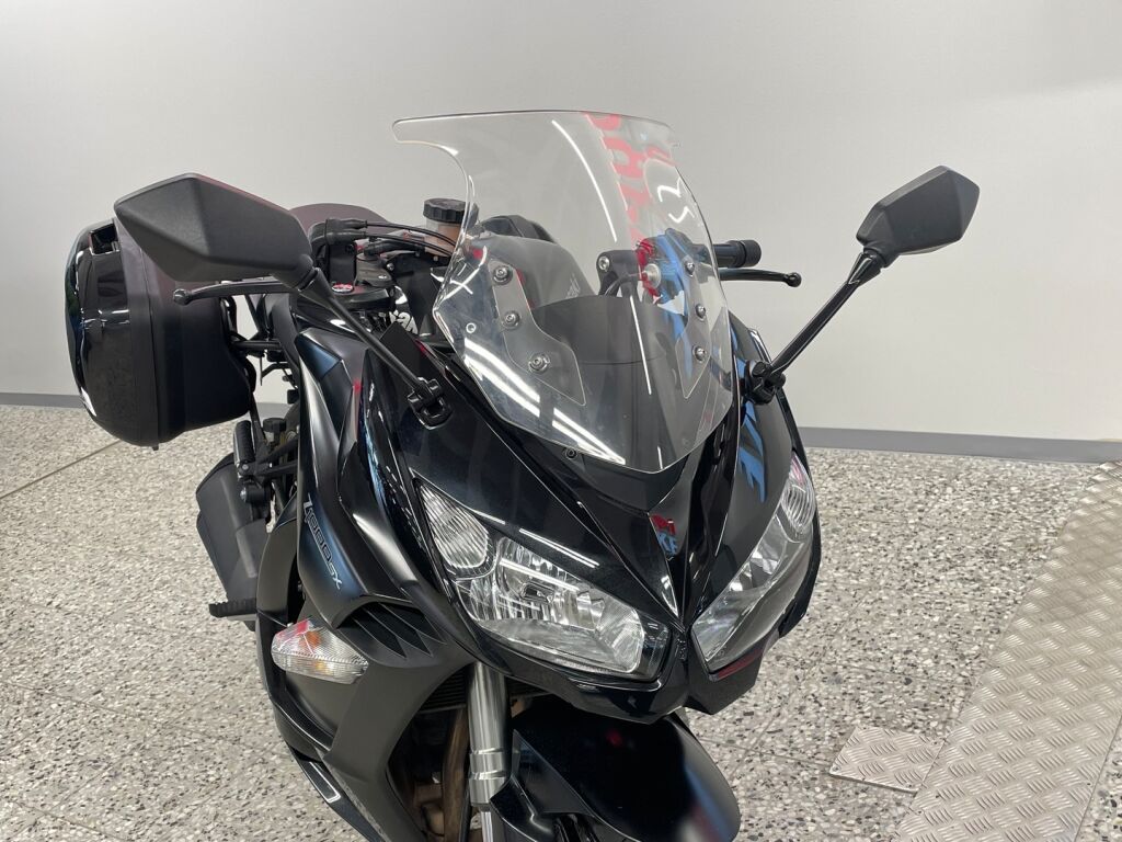 Kawasaki Z 2013 Musta