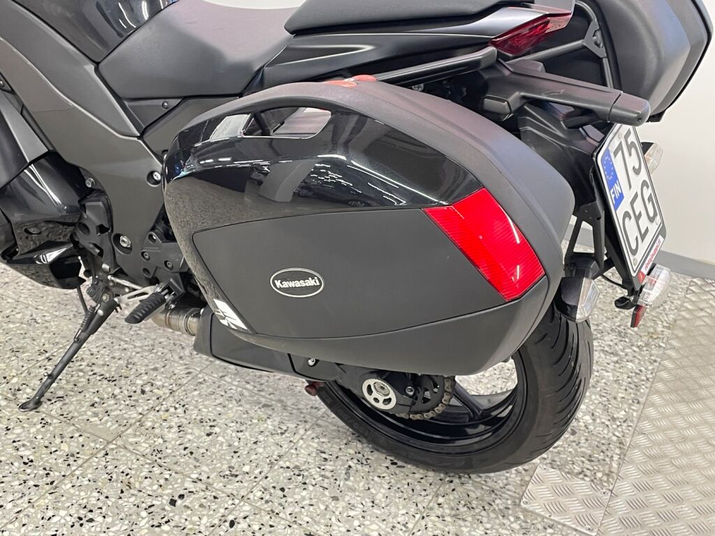 Kawasaki Z 2013 Musta