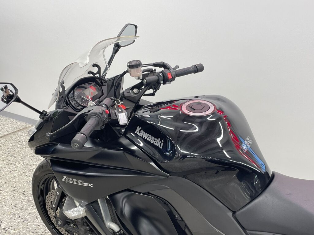 Kawasaki Z 2013 Musta