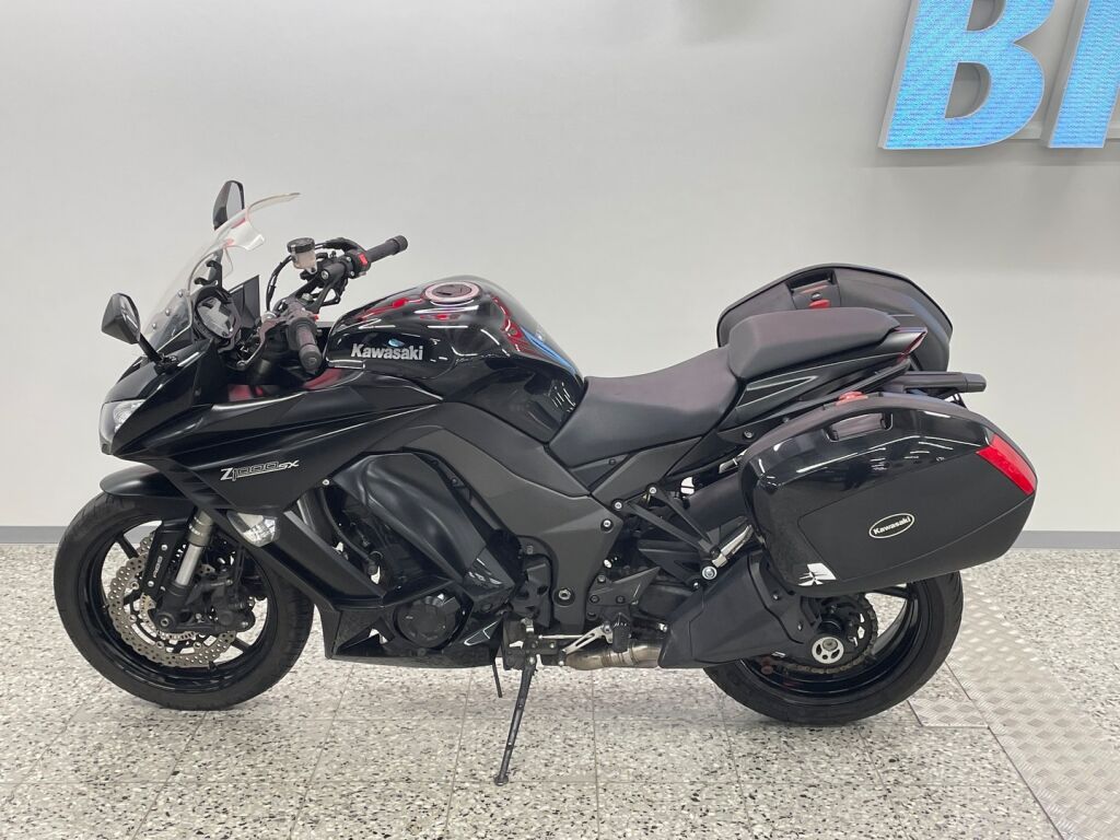 Kawasaki Z 2013 Musta