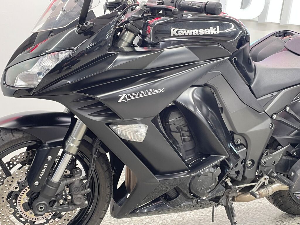 Kawasaki Z 2013 Musta