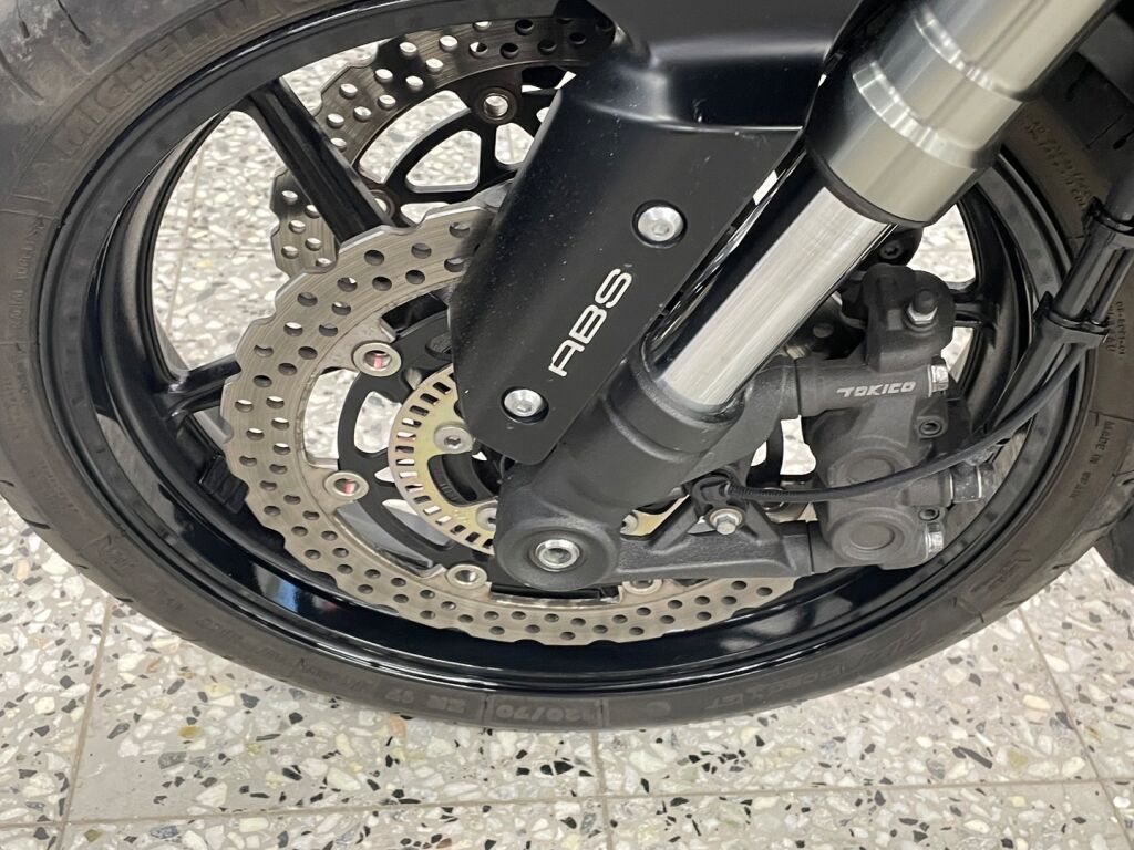 Kawasaki Z 2013 Musta