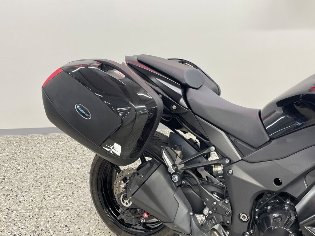Kawasaki Z 2013 Musta