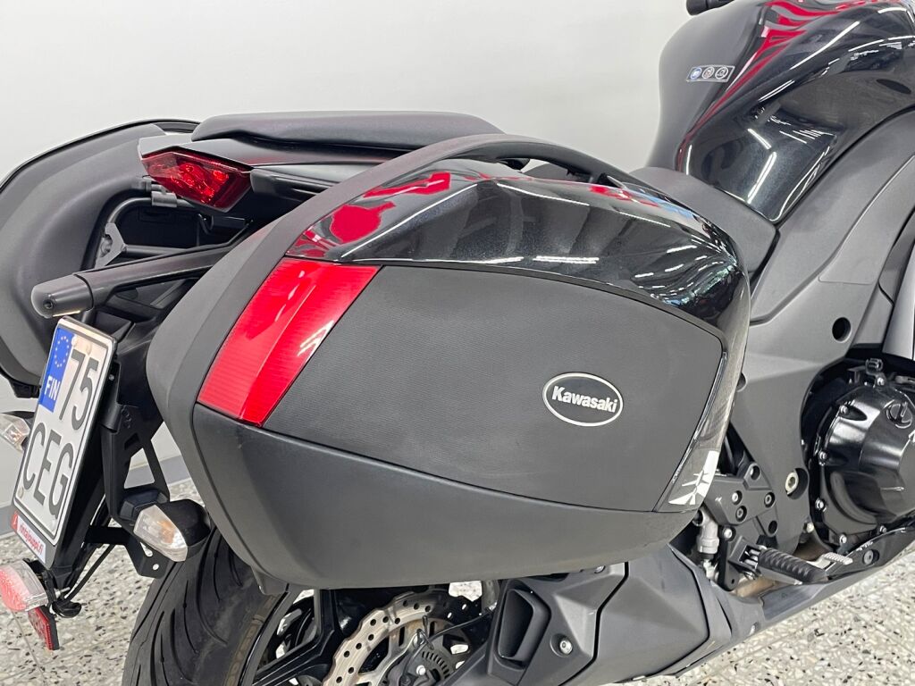 Kawasaki Z 2013 Musta